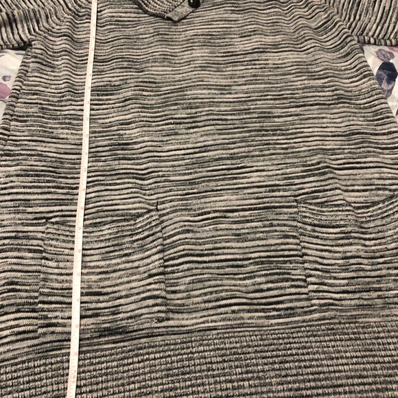 Sweater - Picture 4 of 10